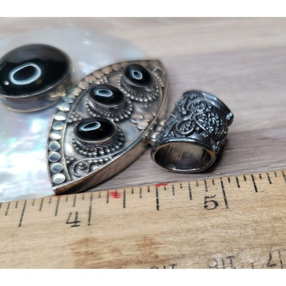 Meran Sterlng Silver, Mother of Pearl & Onyx Large Round Ornate Pendant 161 - Picture 5 of 9